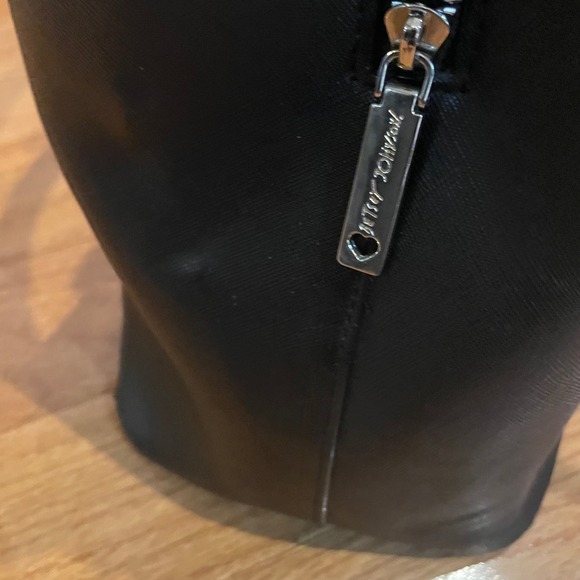 Betsey Johnson‎ Black Faux Leather Tote Bag with Patent Bows - Picture 15 of 16